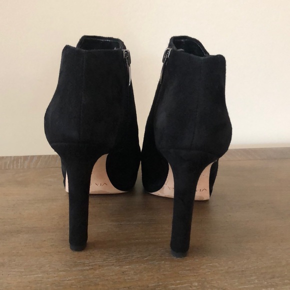 LIKE NEW {Via Spiga} Blinda Suede Black Booties. Size 6.5. - Picture 6 of 8
